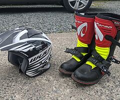 GASGAS TXT 50 BOY PLUS BOOTS AND HELMET - Image 4/5
