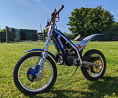 GASGAS TXT 50 BOY PLUS BOOTS AND HELMET - Image 5/5