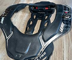 LEATT 6.5 GPX Carbon Neckbrace - Image 3/4