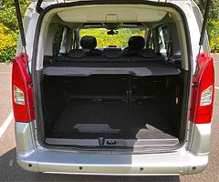 Must sell mint family car - Image 9/10