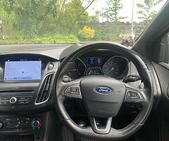 172 Ford Focus 1.5tdci st line nav - Image 6/10