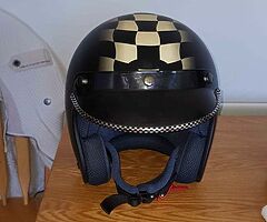Open face motorbike helmet