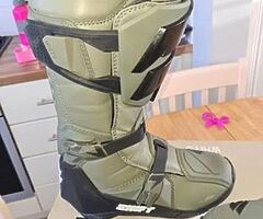 Shift motercross boots