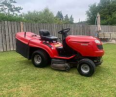 2022 Jonsered Ride on lawn mower