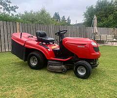 2022 Jonsered Ride on lawn mower