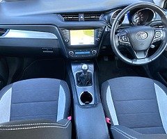 2015 152 Toyota Avensis Business Edition - Image 4/10