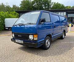 1989 TOYOTA HIACE - Image 1/10