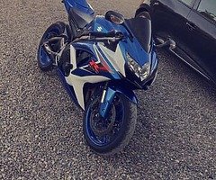 (Not selling) ***looking for a 750 gsxr with same coulor  skeme as this** 2011 and up