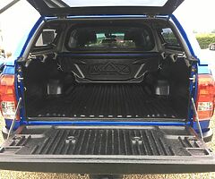 2017 Toyota Hilux - Image 7/10