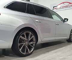 2017 Skoda Superb - Image 5/10
