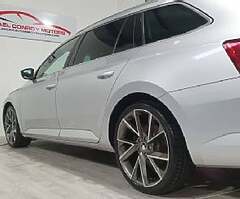 2017 Skoda Superb - Image 6/10