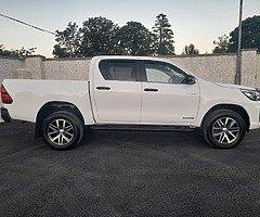 2020 toyota hilux crew cab 2.4 manual - Image 3/10