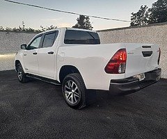 2020 toyota hilux crew cab 2.4 manual - Image 6/10