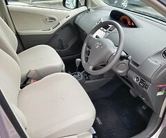 2010Toyota Yaris - Image 3/10