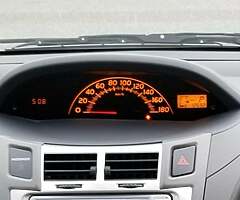 2010Toyota Yaris - Image 6/10
