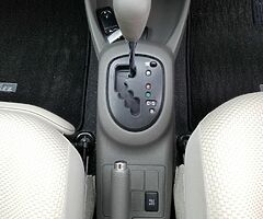 2010Toyota Yaris - Image 7/10