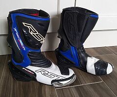 Motorbike leathers and boots