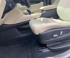 2018 Cadillac XT5 · Sport Utility 4D - Image 5/10