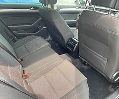 2017 Volkswagen Passat - Image 5/8