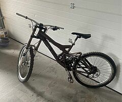 Demo 8 specialised downhill bike