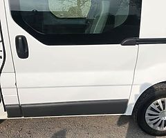 Set off 3 seats with belts & side door with window for vivaro traffic