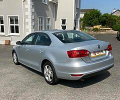 2012 Volkswagen Jetta - Image 6/10