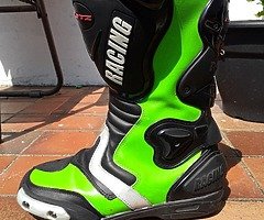 Motorcycle boot