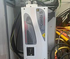 Inverter/charger Sterling Pro Combi s £500 ovno