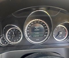 Mercedes benz E 220 - Image 3/6