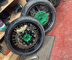 Super moto / road wheels