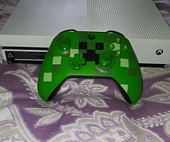 Xbox one S with minecraft controller
2 games downloaded on it also,call of duty WW2 and Forza 3