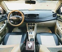 ميتسوبيشى لانسر شارك ٢٠١٣ الفئه الثانيه ماشيه ١٢٥ الف رخصه سنه ونص فابريكا انا اول مالك - Image 4/9