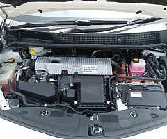 Toyota prius alpha - Image 6/7
