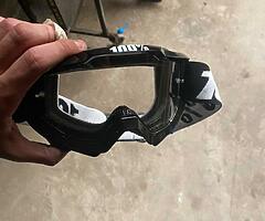 helmet and goggles - Image 8/8