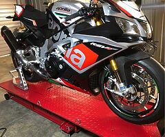 2016 Aprilia RSV4