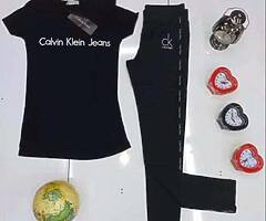 Ladies leggings and T-shirt