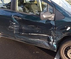 06 yaris green parts for sale tyres, battry lights, engine, Etc