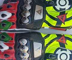 Motorbike suits gloves and boots - Image 6/9