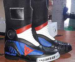 Motorbike suits gloves and boots - Image 7/9