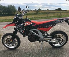 2022 Aprilia Dorsoduro