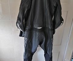 New without tags 2 piece teckic leather suit uk48