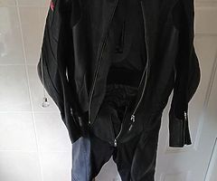 New without tags 2 piece teckic leather suit uk48