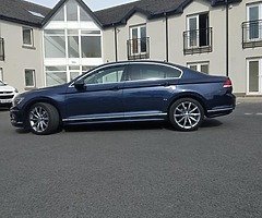 R-line passat sport 2.0 diesel, showroom condition inside and out,pm for more info NO TIMEWASTERS - Image 3/8