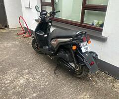 Yamaha BWs 125 scooter 2013