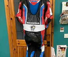 Eaglon one piece Honda leathers size uk 42 eu 54 same fitting as alpinestars - Image 8/9