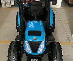 Free competition of the kids 24v ride on new Holland tractor