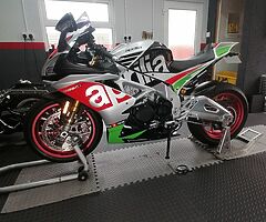 2017 Aprilia RSV4 - Image 4/10