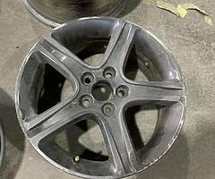 6 Lexus sports and 4 center caps and other Lexus parts for sale - Image 5/8