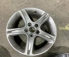 6 Lexus sports and 4 center caps and other Lexus parts for sale - Image 7/8