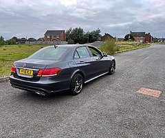 Mercedes Benz E300 BlueTEC Hybrid AMG Night Ed